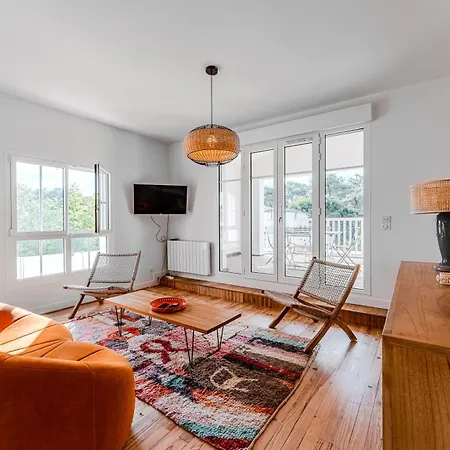 Cap Ferret Centre Ref 128 *