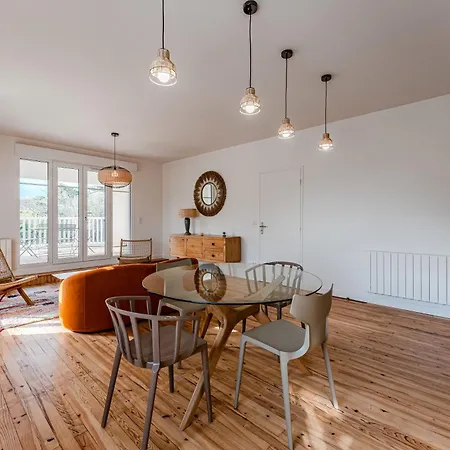 Cap Ferret Centre Ref 128 *