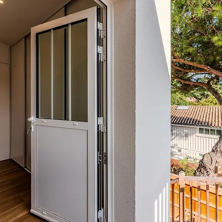 Cap Ferret Centre Ref 128