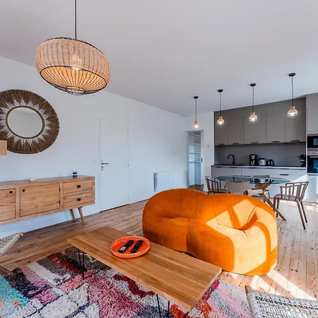 Cap Ferret Centre Ref 128 *