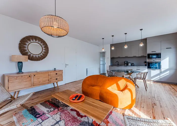 Cap Ferret Centre Ref 128 *